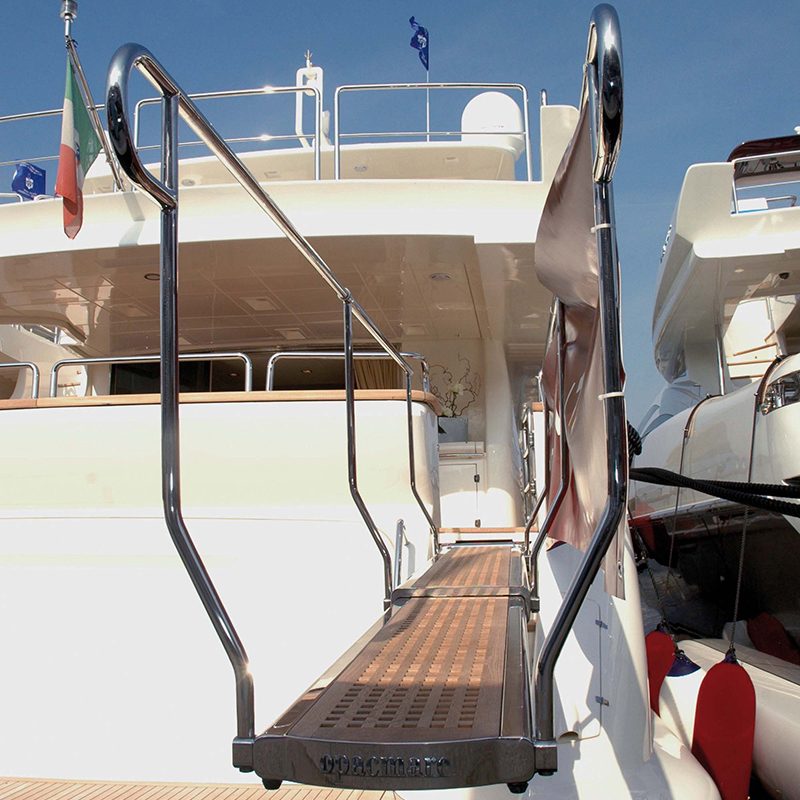 TELESCOPIC STANCHIONS (optional)